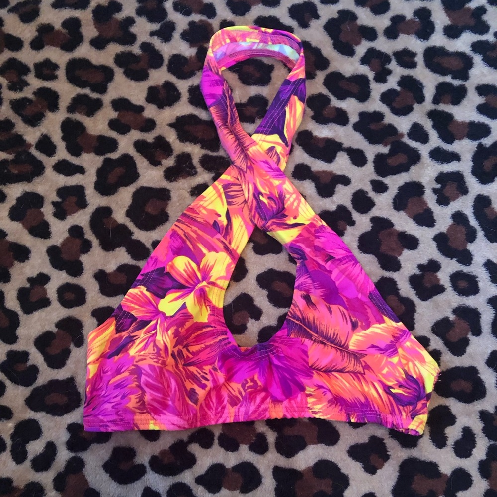 SOLD Floral print twist front eatsleeprave top